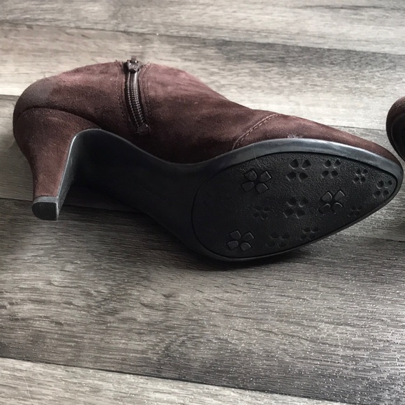 Naturalizer Elegant Brown Zip Up Suede Ankle Boots With Bow - Picture 7 of 10